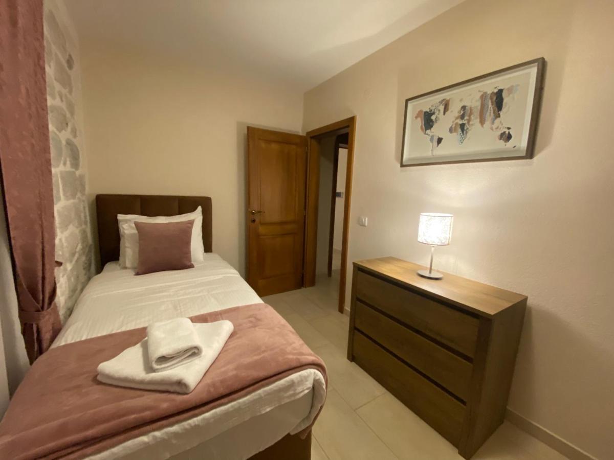 Apartment Caserma Kotor Eksteriør billede